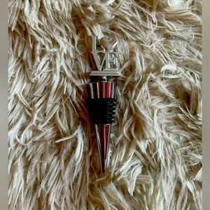 NWT L❤️VE Wine stopper!